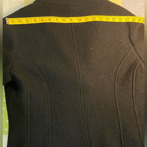 Icelandic Jacket with Embroidery Details - SIZE LARGE - Picture 14 of 15